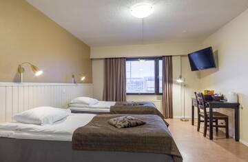 Фото номера Двухместный номер с 2 отдельными кроватями и сауной Отель Kultahippu Hotel &amp; Apartments г. Ивало 5