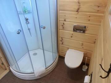 Фото номера Семейный номер (для 2 взрослых и 2 детей) Гостевой дом Guesthouse Husky г. Ивало 5